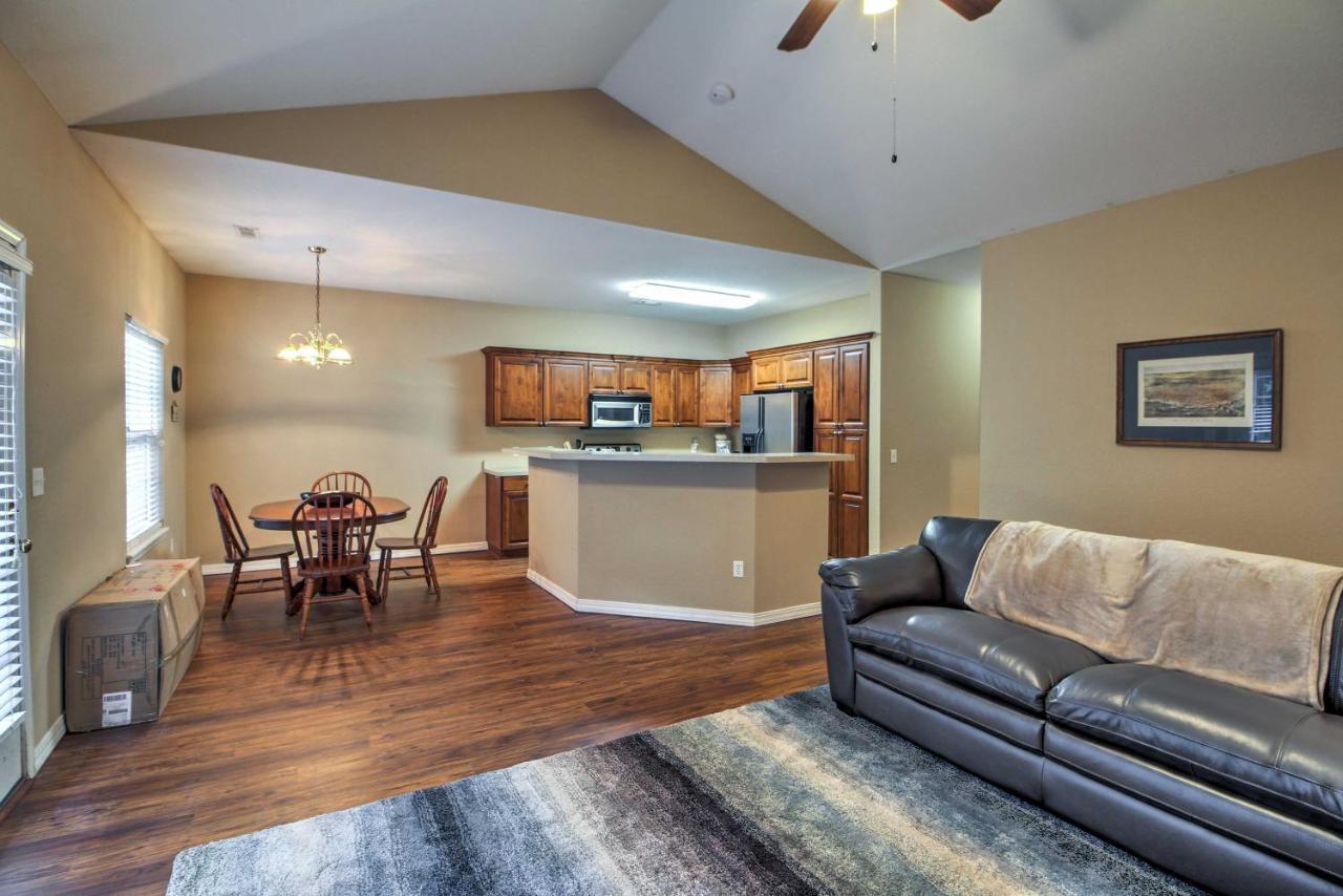 Branson Home With Deck Walk To The Strip And Creek! Εξωτερικό φωτογραφία