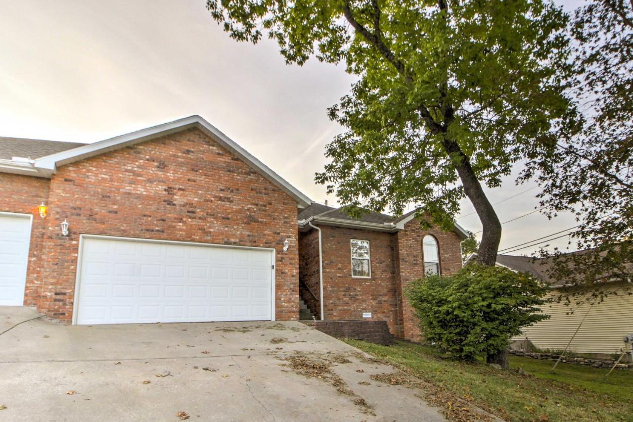 Branson Home With Deck Walk To The Strip And Creek! Εξωτερικό φωτογραφία