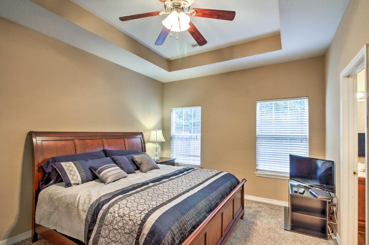 Branson Home With Deck Walk To The Strip And Creek! Εξωτερικό φωτογραφία